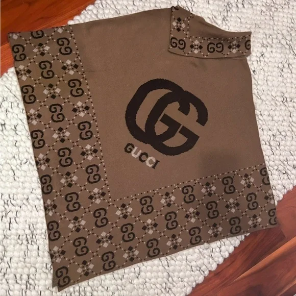 VINTAGE GUCCI SHAWL - Picture 2 of 10